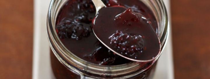 Blackberry bramble jelly | Eggcellentrecipes.com